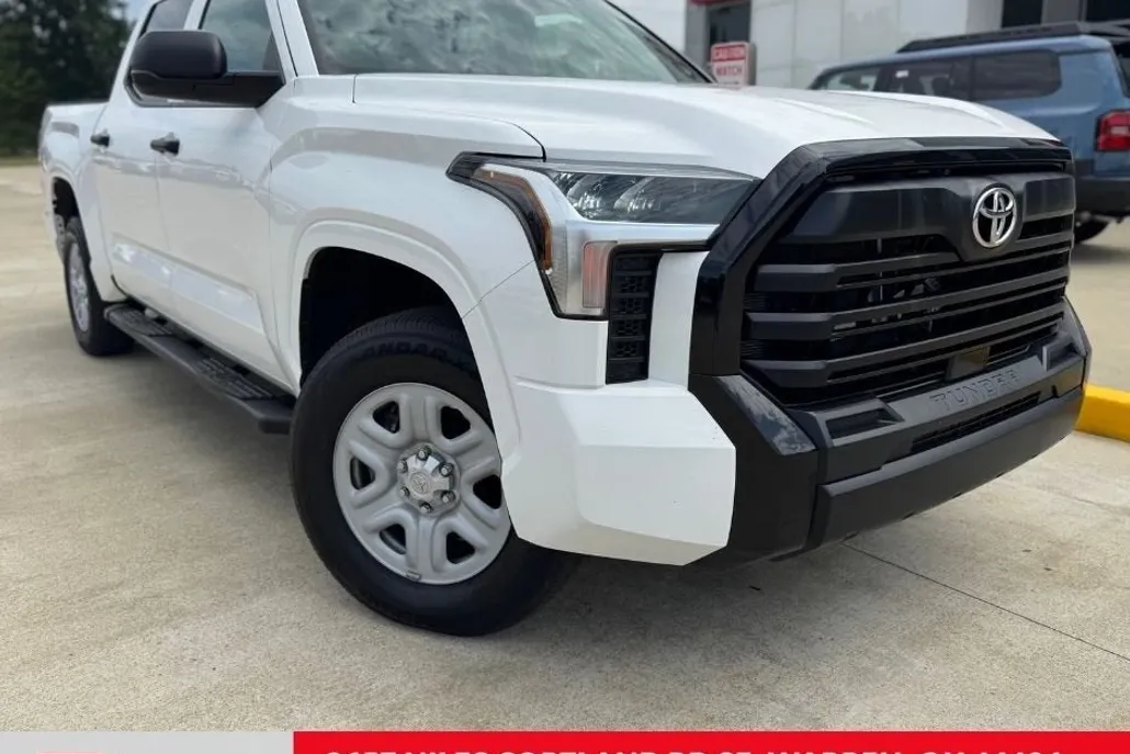2023 Toyota Tundra SR photo 1