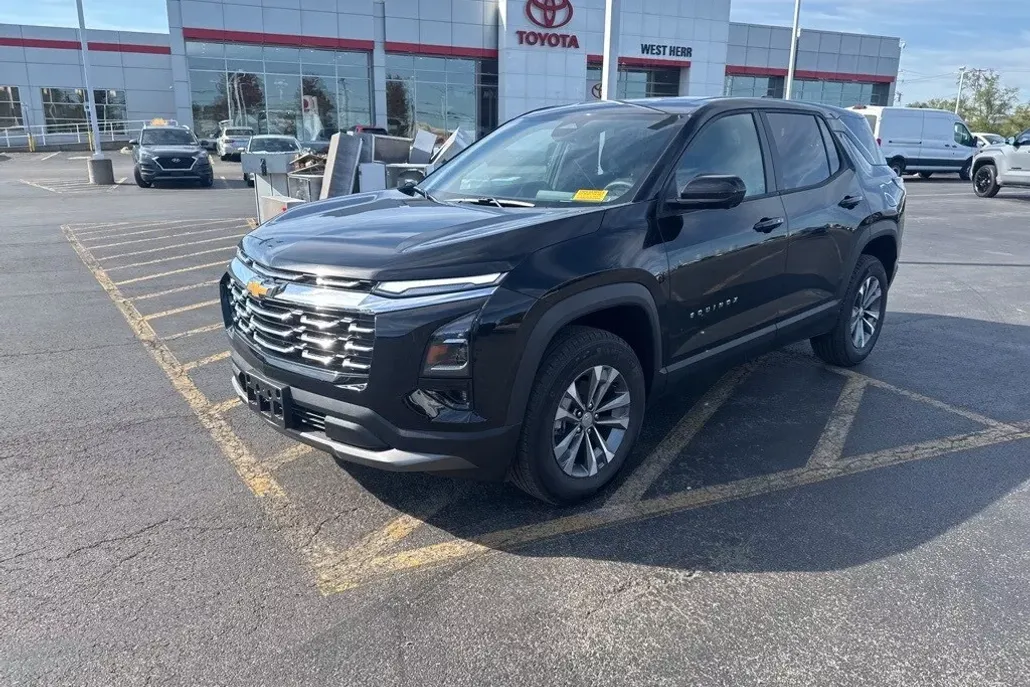 2025 Chevrolet Equinox LT photo 1