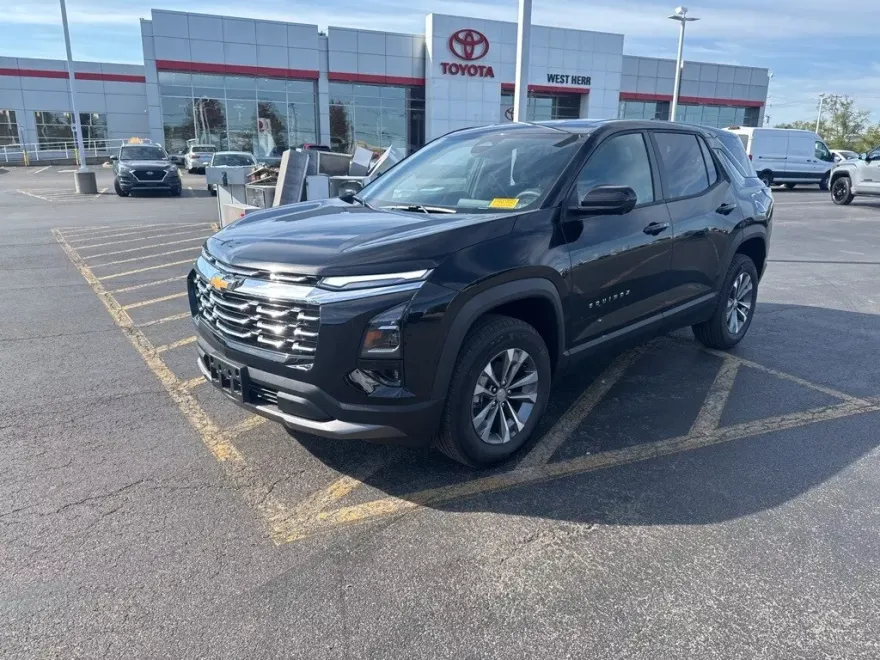 2025 Chevrolet Equinox LT photo 1