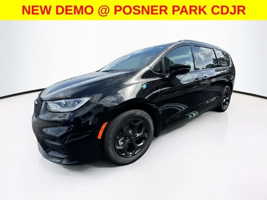 2025 Chrysler Pacifica Hybrid S Appearance photo 1