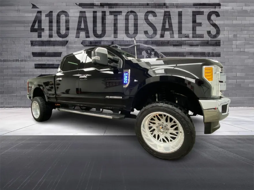 2017 Ford F-350 Lariat photo 1