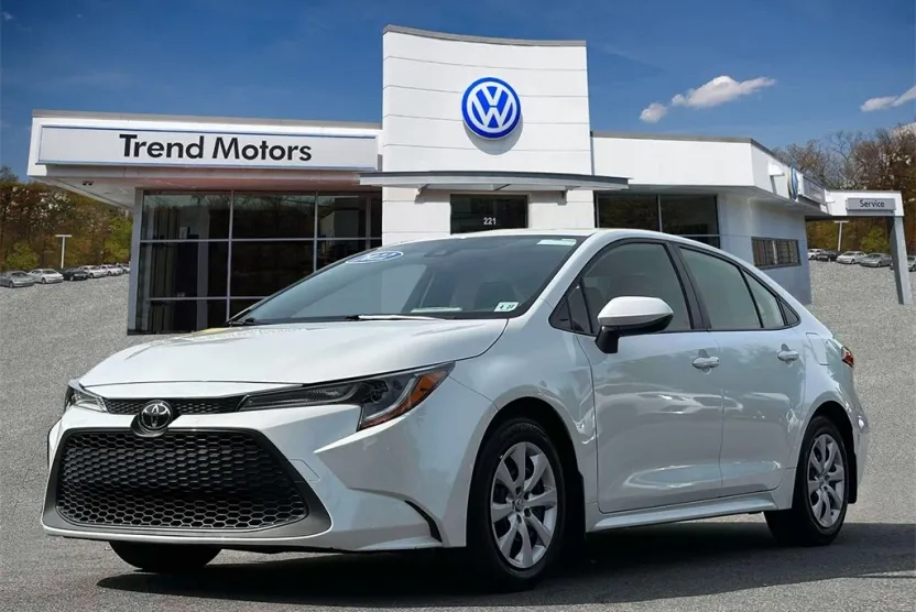 2022 Toyota Corolla LE photo 1