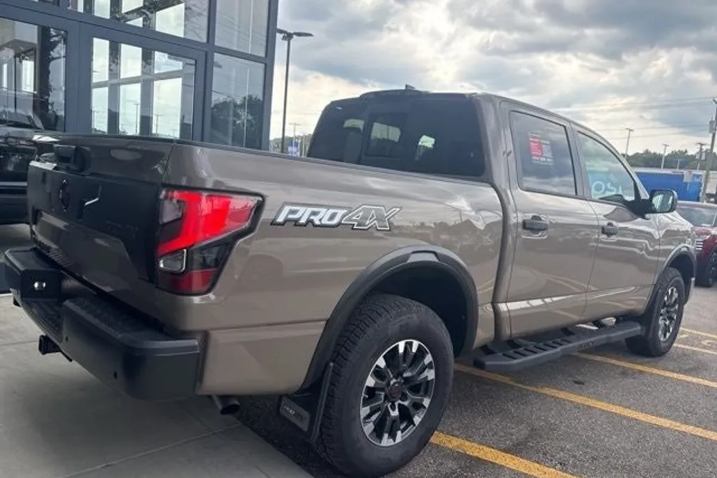 2024 Nissan Titan PRO-4X photo 1