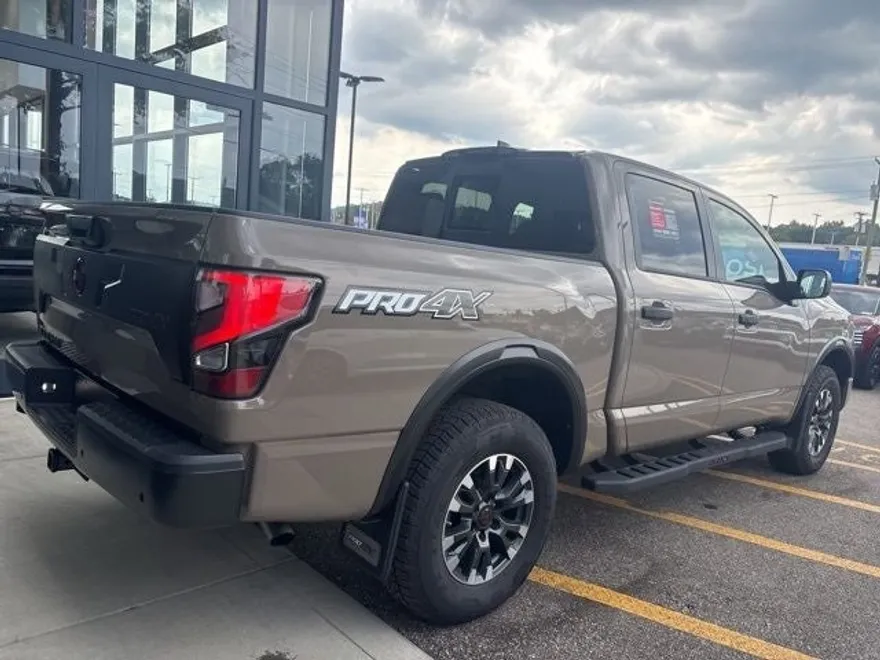 2024 Nissan Titan PRO-4X photo 1