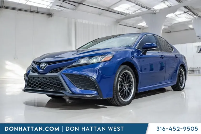 2023 Toyota Camry SE photo 1