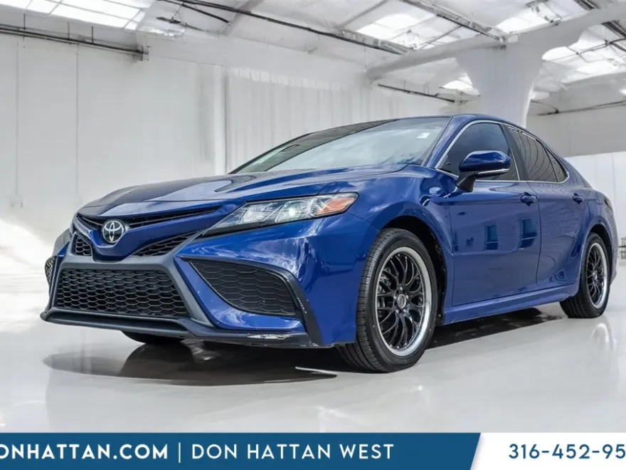 2023 Toyota Camry SE photo 1