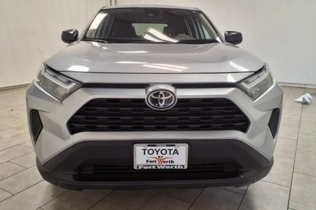 2024 Toyota RAV4 LE photo 1