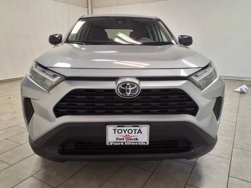 2024 Toyota RAV4 LE photo 1
