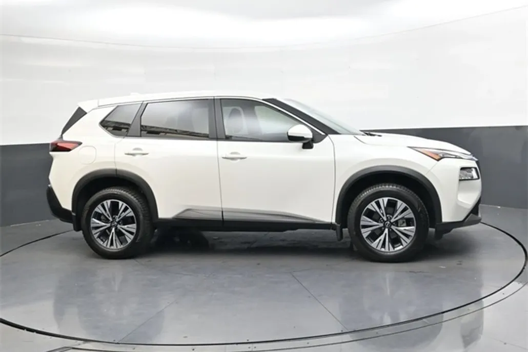 2023 Nissan Rogue SV photo 1