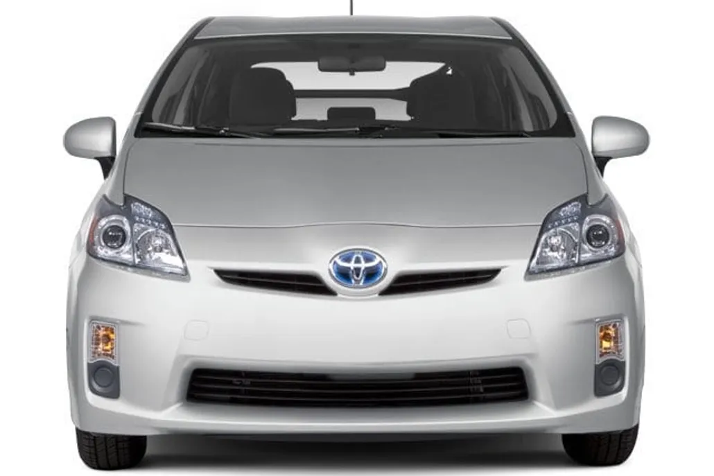2010 Toyota Prius Three photo 1