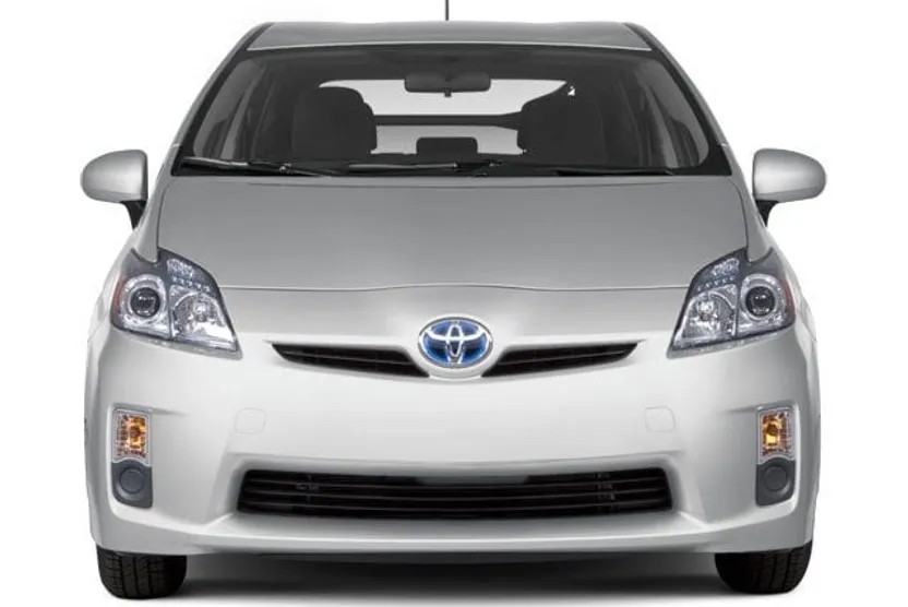 2010 Toyota Prius Three photo 1