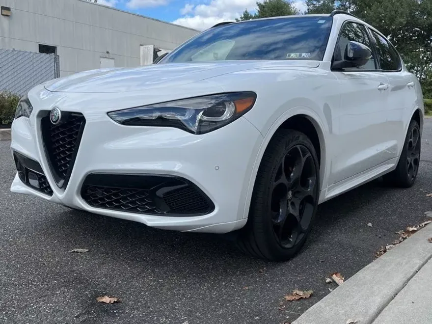 2025 Alfa Romeo Stelvio Tributo Italiano photo 1