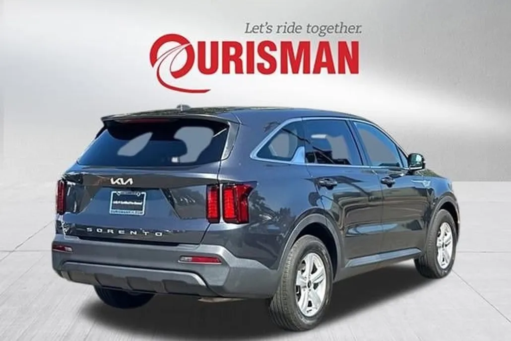 2022 Kia Sorento LX photo 1