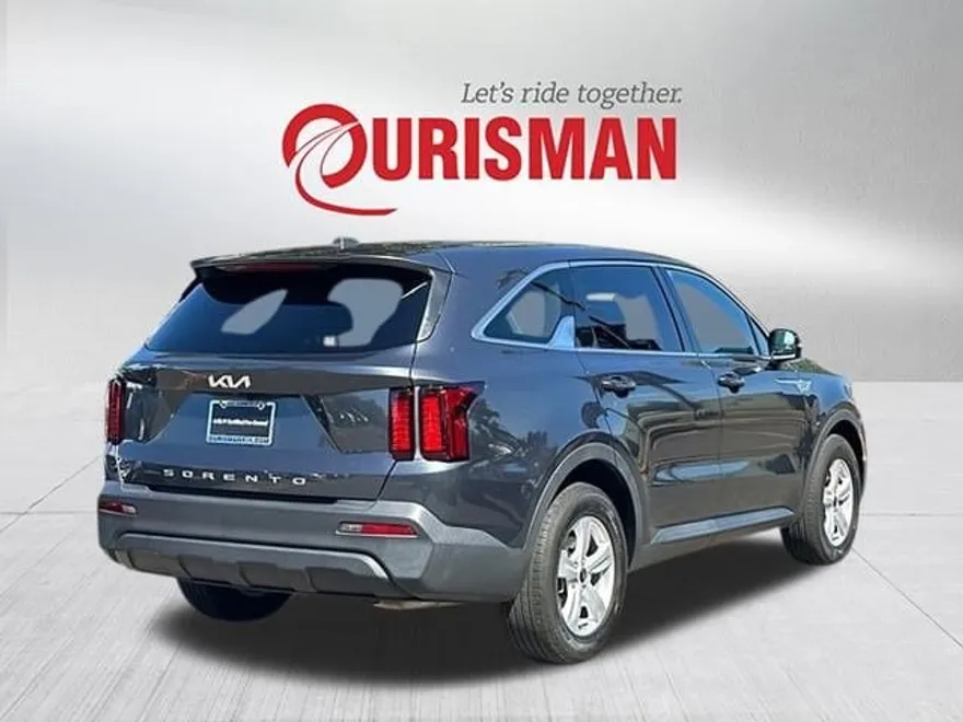 2022 Kia Sorento LX photo 1