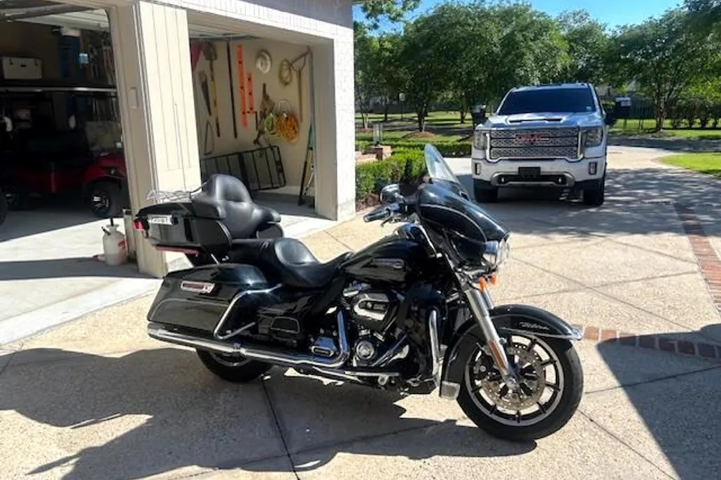 2017 Harley Davidson FLHTCU / Electra Glide Ultra Classic photo 1
