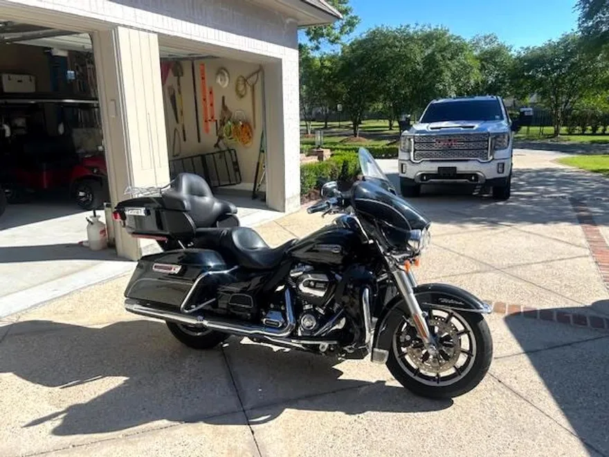 2017 Harley Davidson FLHTCU / Electra Glide Ultra Classic photo 1