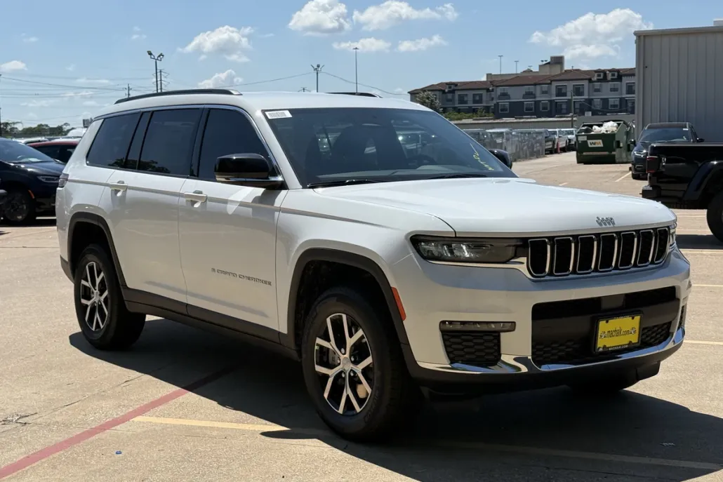 2025 Jeep Grand Cherokee Limited photo 1
