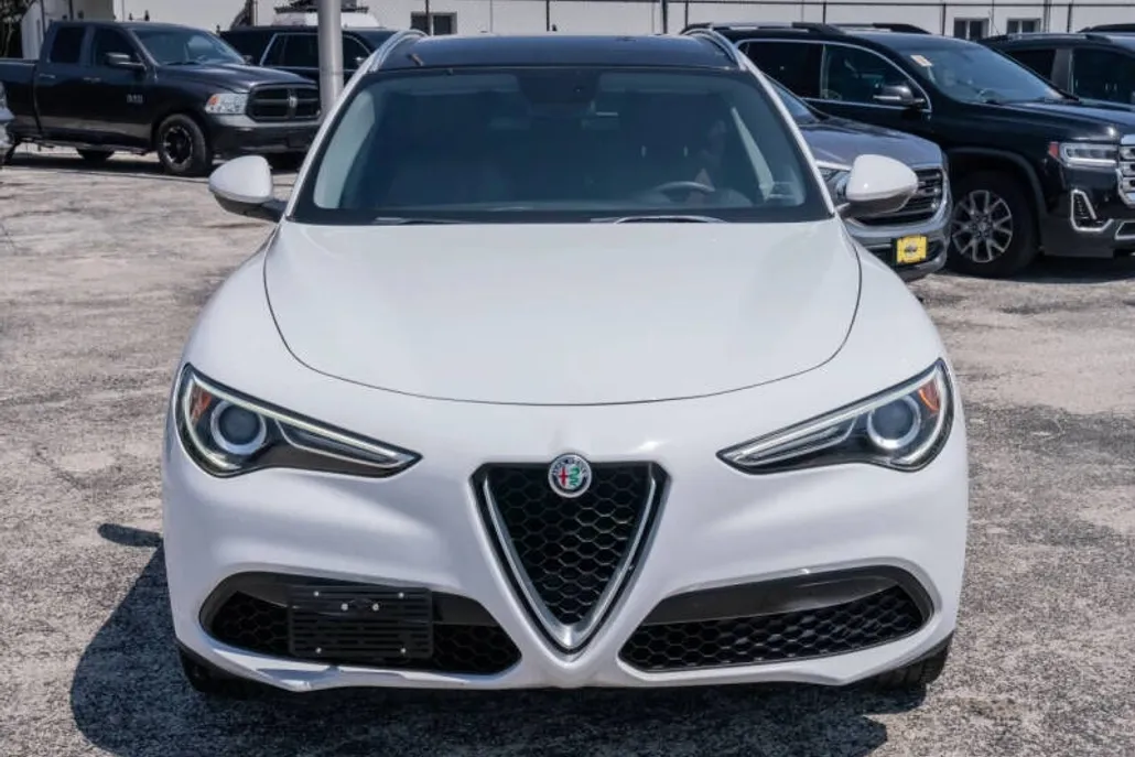 2018 Alfa Romeo Stelvio Base photo 1