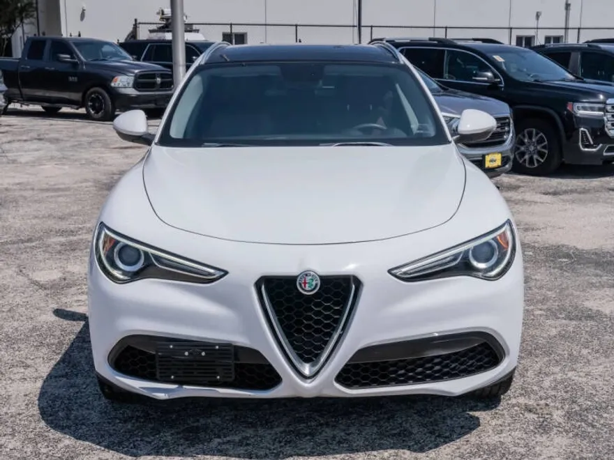 2018 Alfa Romeo Stelvio Base photo 1