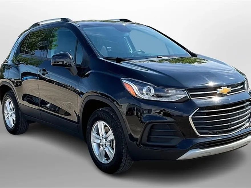 2022 Chevrolet Trax LT photo 1