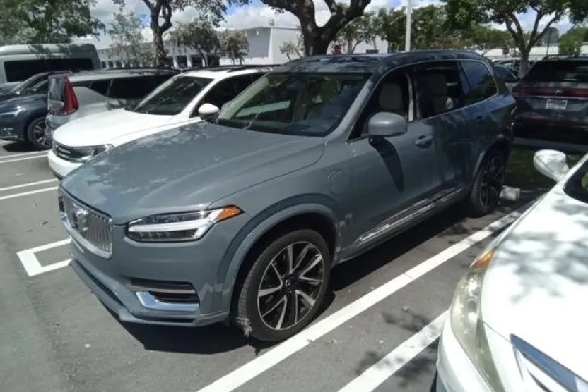 2022 Volvo XC90 Inscription R-Design Expression T8 Momentum B5 photo 1