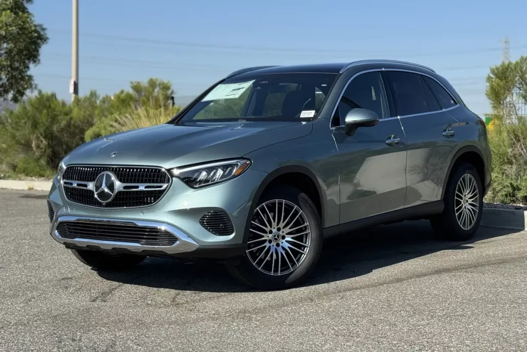 2026 Mercedes Benz GLC 300 photo 1