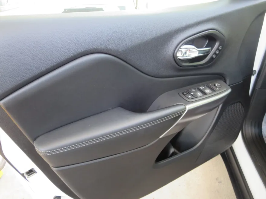 2022 Jeep Cherokee Limited photo 1