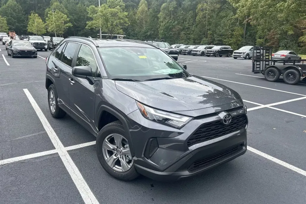 2025 Toyota RAV4 Hybrid LE photo 1