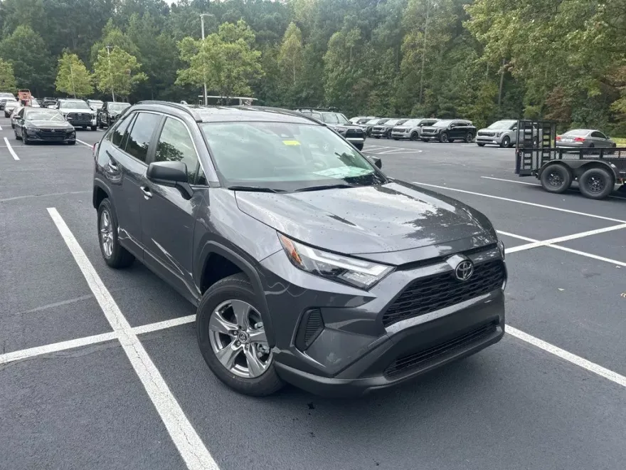 2025 Toyota RAV4 Hybrid LE photo 1