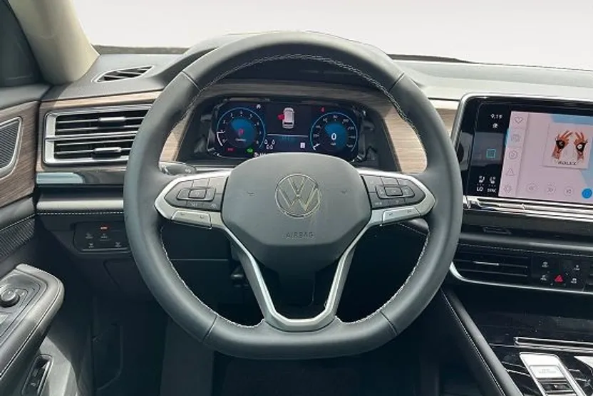 2025 Volkswagen Atlas SE photo 1