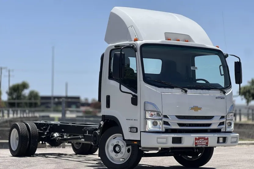 2025 Chevrolet Silverado photo 1