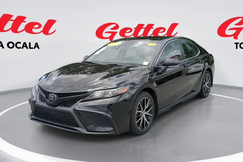 2023 Toyota Camry SE photo 1
