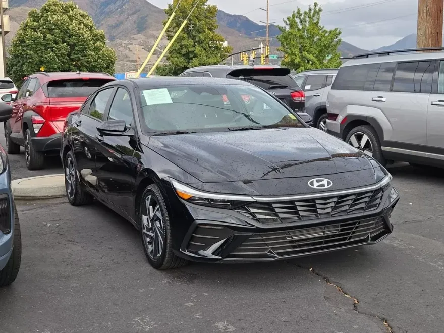 2025 Hyundai Elantra SEL Sport photo 1