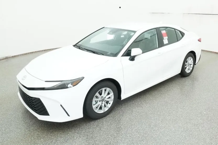 2025 Toyota Camry LE photo 1