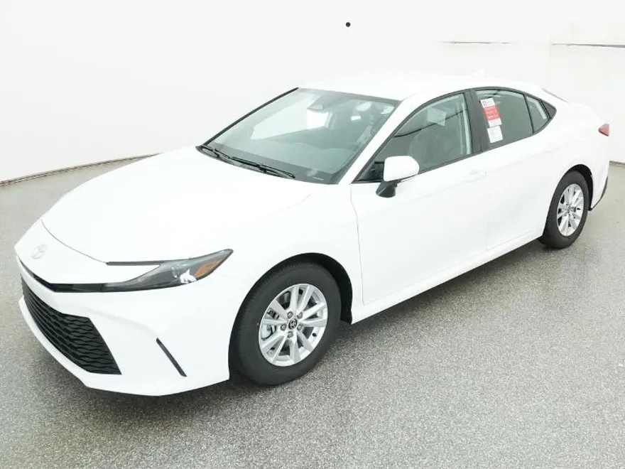 2025 Toyota Camry LE photo 1