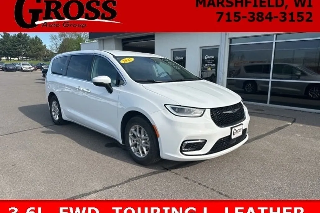 2023 Chrysler Pacifica Touring L photo 1