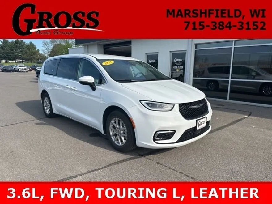 2023 Chrysler Pacifica Touring L photo 1