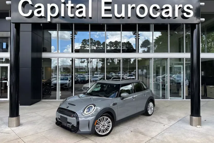 2023 Mini Cooper 4 Door Hardtop Signature photo 1