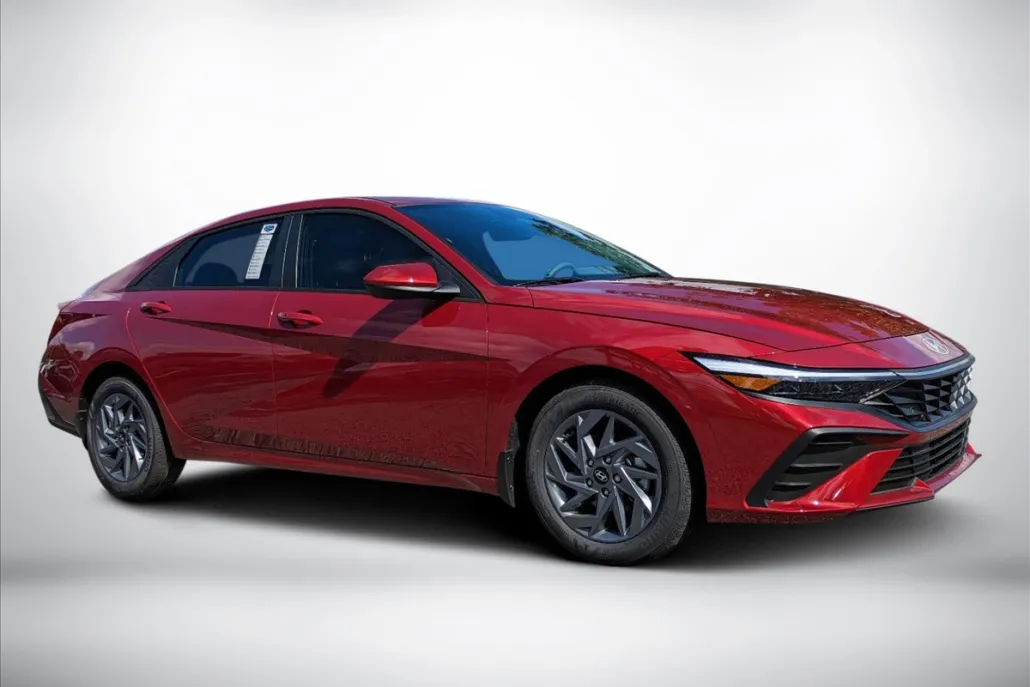 2024 Hyundai Elantra SEL photo 1