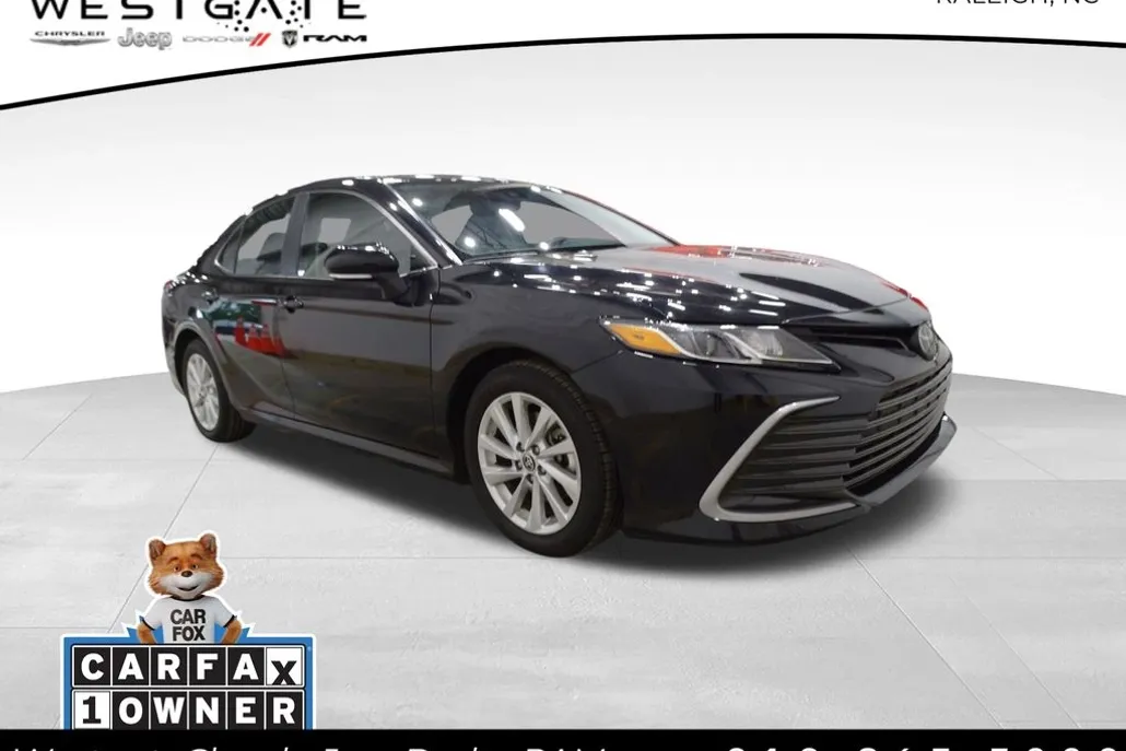 2023 Toyota Camry LE photo 1