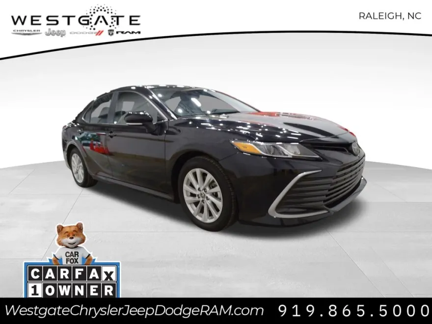 2023 Toyota Camry LE photo 1
