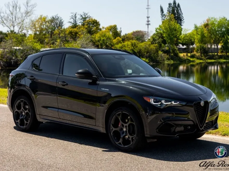 2025 Alfa Romeo Stelvio Sprint Base photo 1