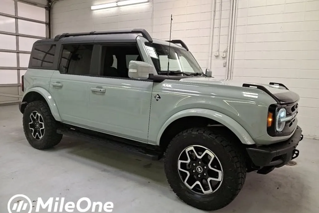 2022 Ford Bronco Outer Banks photo 1