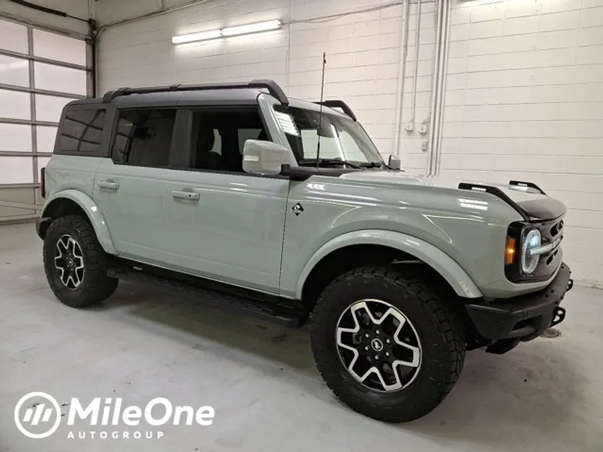 2022 Ford Bronco Outer Banks photo 1