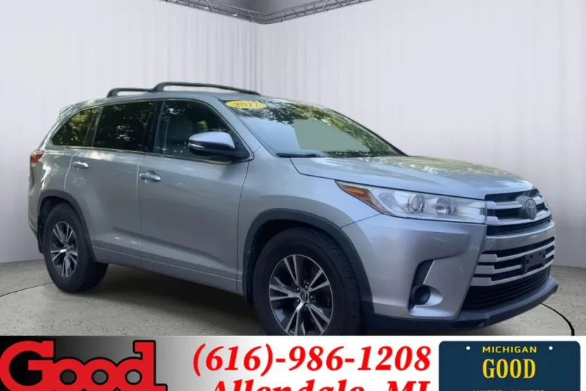2017 Toyota Highlander LE Plus photo 1