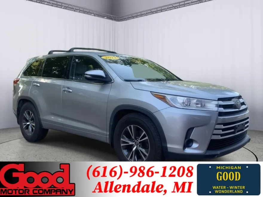 2017 Toyota Highlander LE Plus photo 1