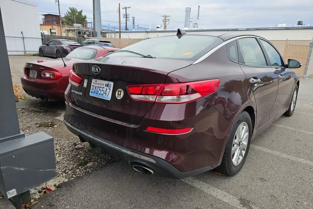 2019 Kia Optima LX photo 1