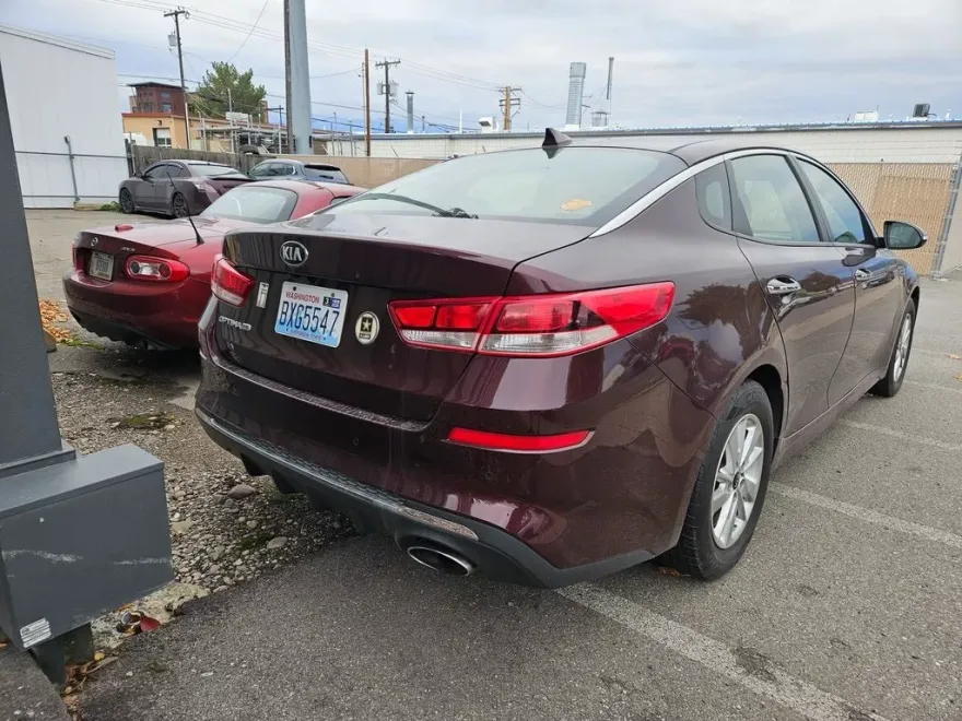 2019 Kia Optima LX photo 1