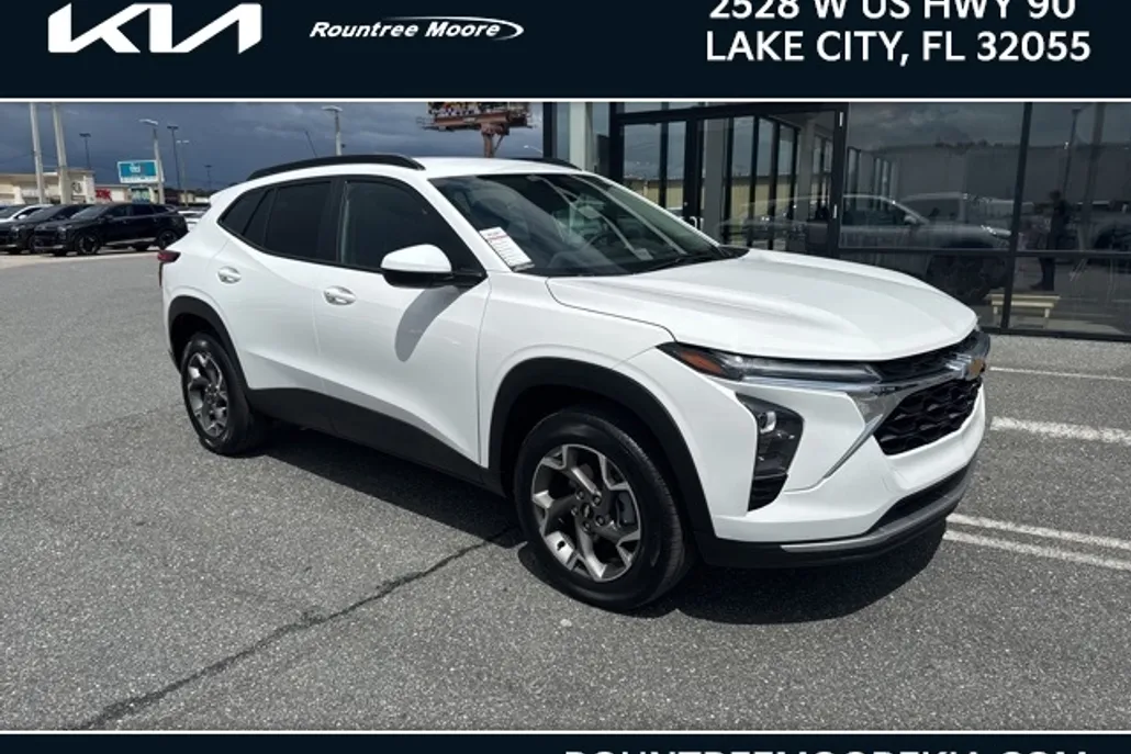 2025 Chevrolet Trax LT photo 1