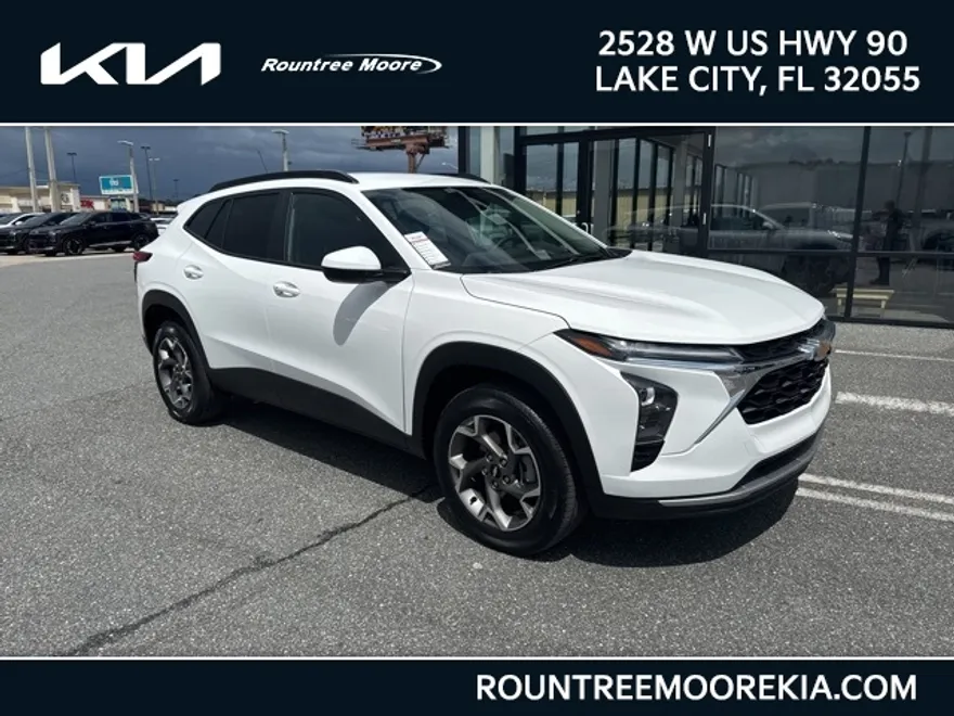 2025 Chevrolet Trax LT photo 1